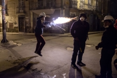 La Paz, Bolivia. 7th Nov 2019. Government supporters defended together with the Police the access to the main square of La Paz, Plaza Murillo. A government supporter is seen firing heavy fireworks into an alleged group of opposition members, but due to to the chaotic situation several cases of friendly fire were registered that night. Radoslaw Czajkowski