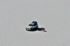 Bolivia - Salar de Uyuni - salt lake - car 30